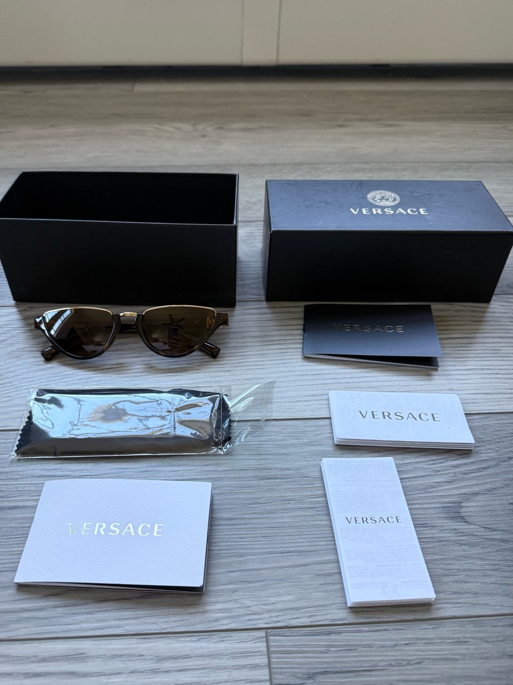 Versace VE 4370 - New never worn - women’s sunglasses